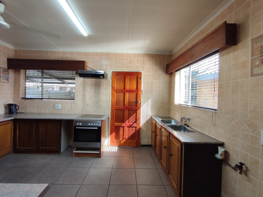 4 Bedroom Property for Sale in Lourenspark North West